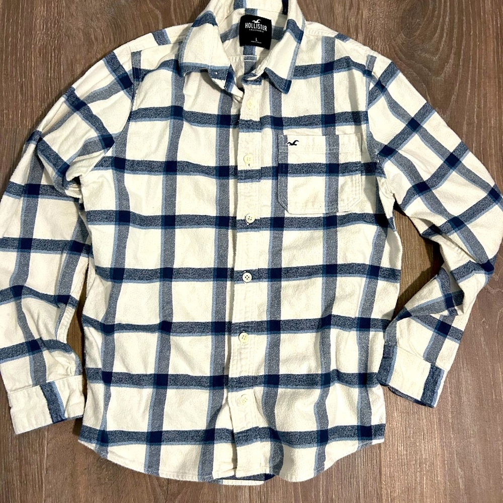 Men’s Hollister long sleeved Flannel. Cream and blue.